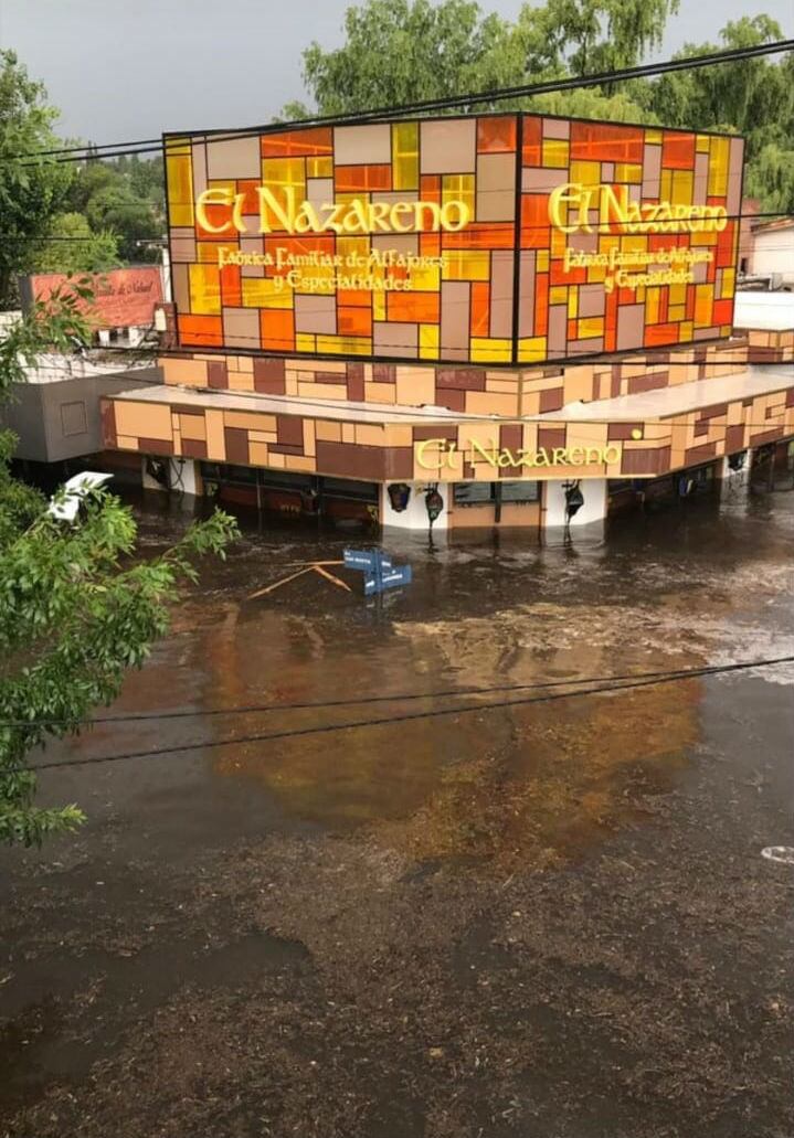 La foto completa de El Nazareno y la zona inundada.