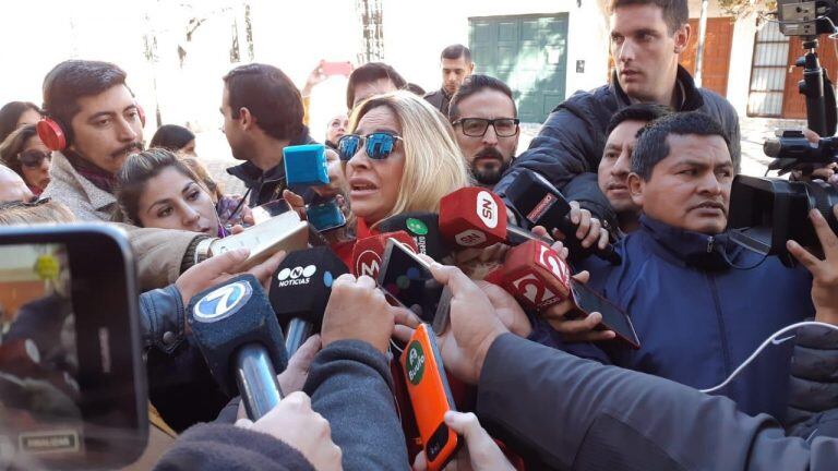 Patricia Arganaráz en la entrada de ADP (La Gaceta)