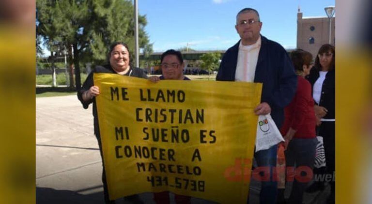 Llegó al Nodo sin entradas pero la herman consiguió dos.