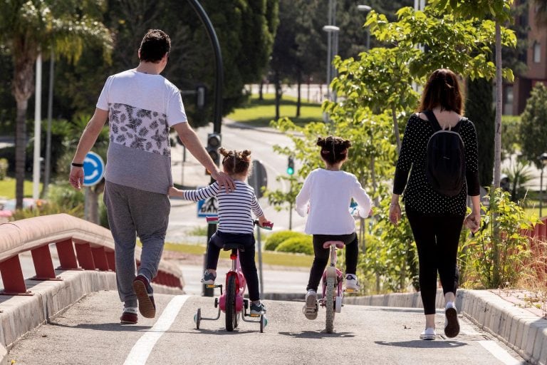 Por otra parte, las salidas saludables con chicas o chicos los fines de semana se mantienen. (Foto: EFE/ J.L. Cereijido)