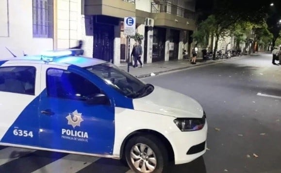 Calle cortada en Montevideo y Sarmiento tras ataque a balazos.