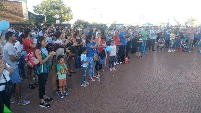 Fervor en Posadas, frente a la vieja estación de trenes del Ferrocarril Urquiza. (MisionesOnline)