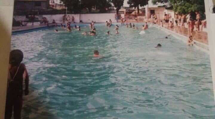 Año 1995. La pileta del actual Deportivo Alberdi a full