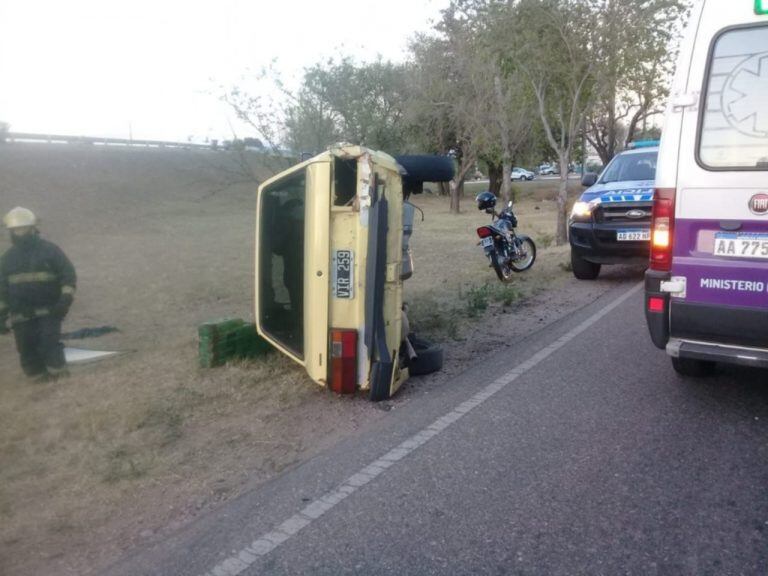 Volcó en la Av. Santos Ortíz de la capital puntana.