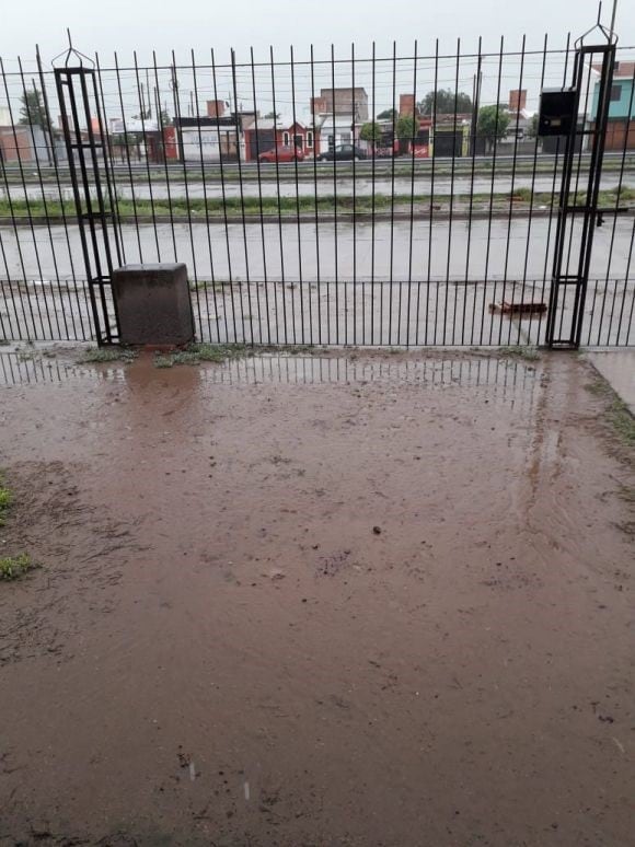 Temporal de viento y lluvia en Santiago del Estero, provocó destrozos