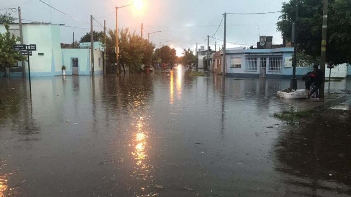 Por lluvias extraordinarias hubo inundaciones y evacuados en Santa Fe