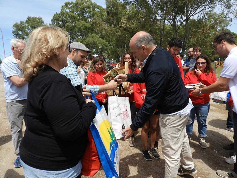 Recepción primer turista en Pehuen Co