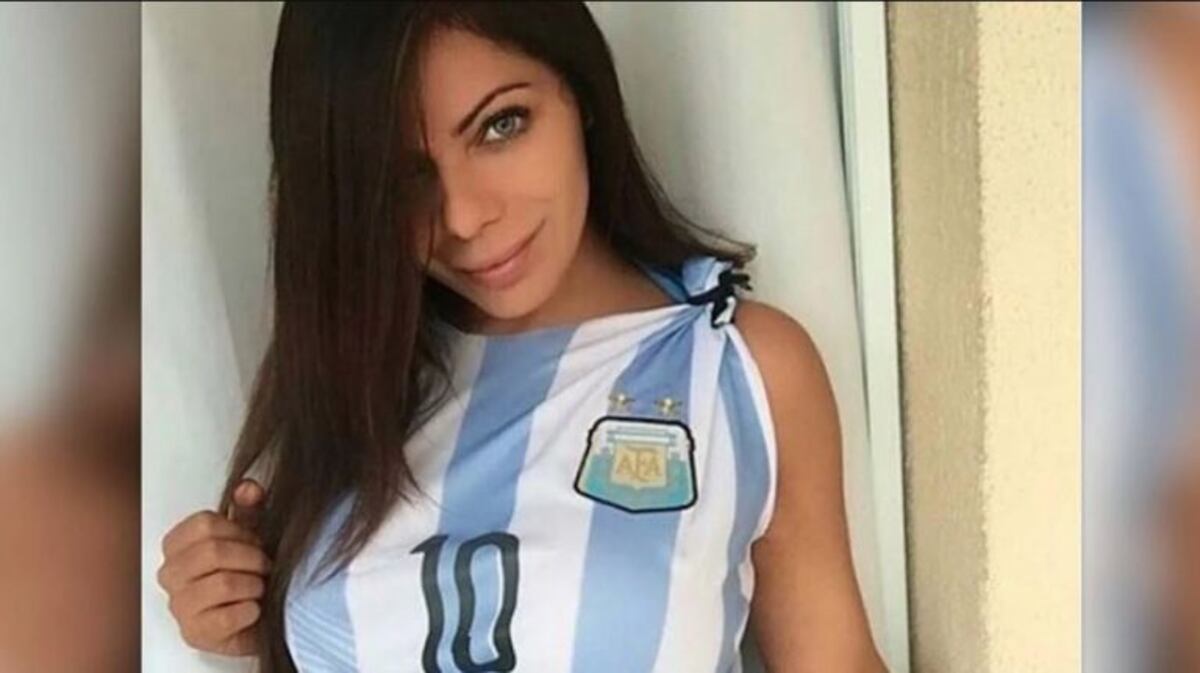 Miss BumBum publicó sus postales más jugadas para alentar a Lionel Messi