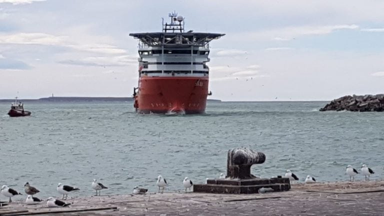 Pasado el mediodía atracó en Comodoro. Foto M.Vidal