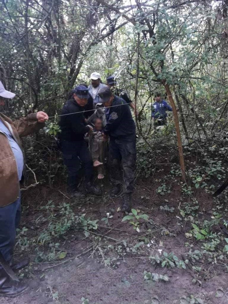 Rescataron a un abuelito salteño perdido en el monte. (Policía de Salta)