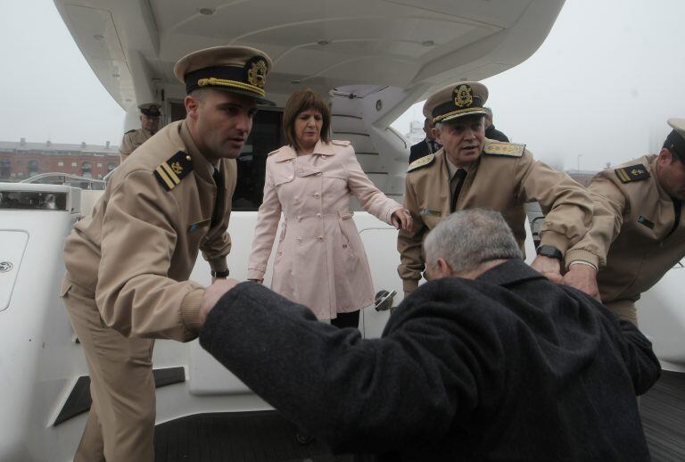 La ministra de Seguridad, Patricia Bullrich, muestra el barco del exfuncionario Ricardo Jaime, recuperado de la corrupción y entregado para ser utilizado por Prefectura. Crédito: DYN/PABLO MOLINA.