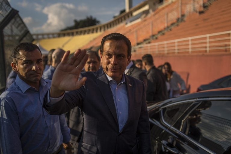 Joao Doria, afirmó que el presidente es un "irresponsable" y el "garante de futuros fallecidos". (Foto: Rodrigo Capote/Bloomberg)