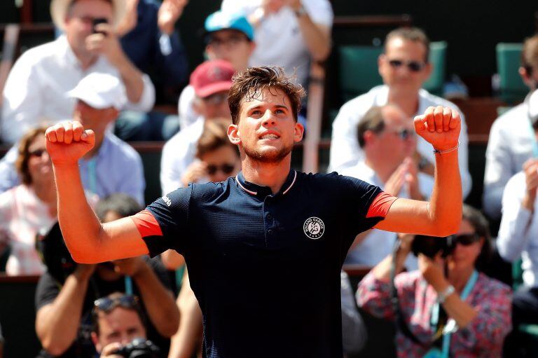 Dominic Thiem celebra su triunfo ante Marco Cecchinato, el cual le posibilitó alcanzar su primera final de Roland Garros..EFE/ Guillaume Horcajuelo