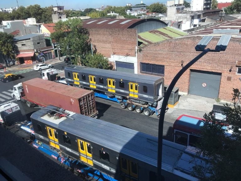 Vagones de la linea H en avenida Colonia