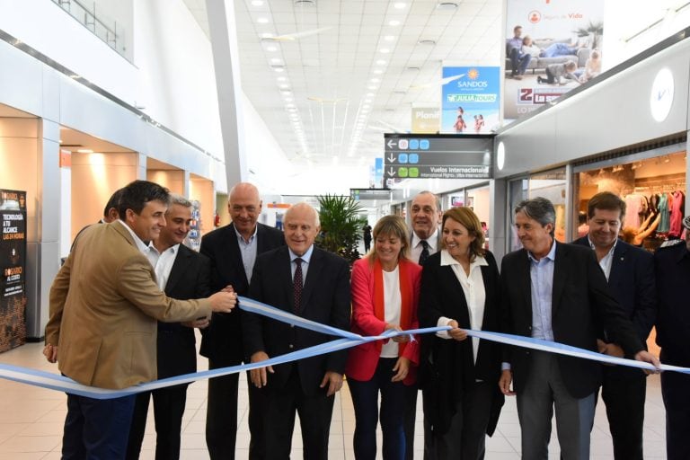 Inauguraron el renovado paseo comercial del Aeropuerto de Rosario