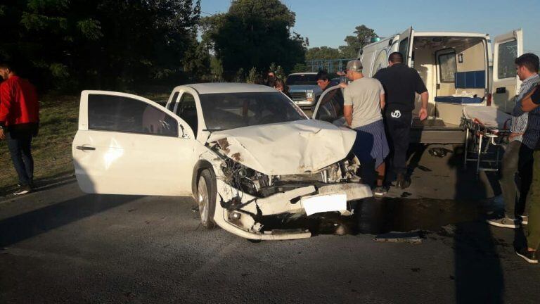 El conductor de 41 años despistó y terminó volcando.