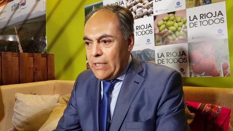 El Ministro agregó luego que desde la Provincia "hicimos innumerables gestiones para conseguir la condonación de la deuda fiscal, de los REPRO, para conseguir la compensación de la tarifa eléctrica inclusy aportando la Provincia".