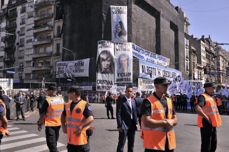 Manifestación en la plaza del Congreso. (Foto:Clarín)