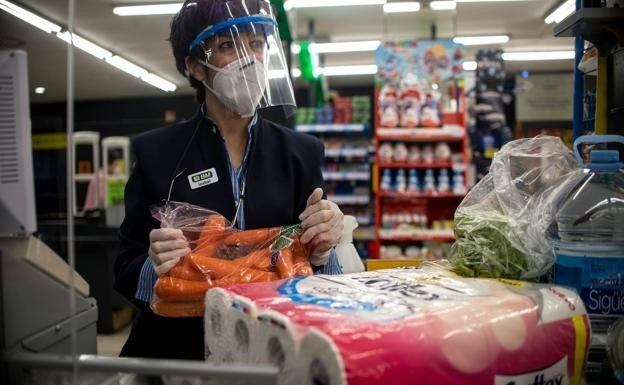 Cajera de supermercado.