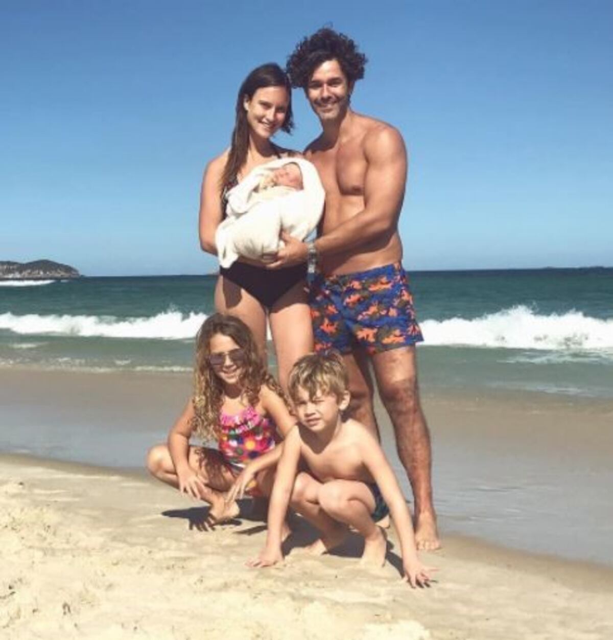 Polémica por una foto de la beba de Mariano Martínez en la playa