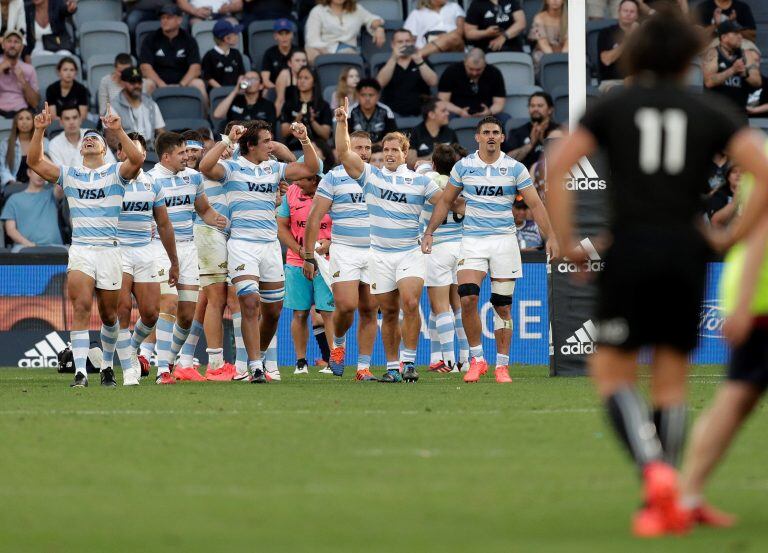 Los Pumas hicieron historia al lograr el primer triunfo ante los All Blacks (AP Photo/Rick Rycroft)