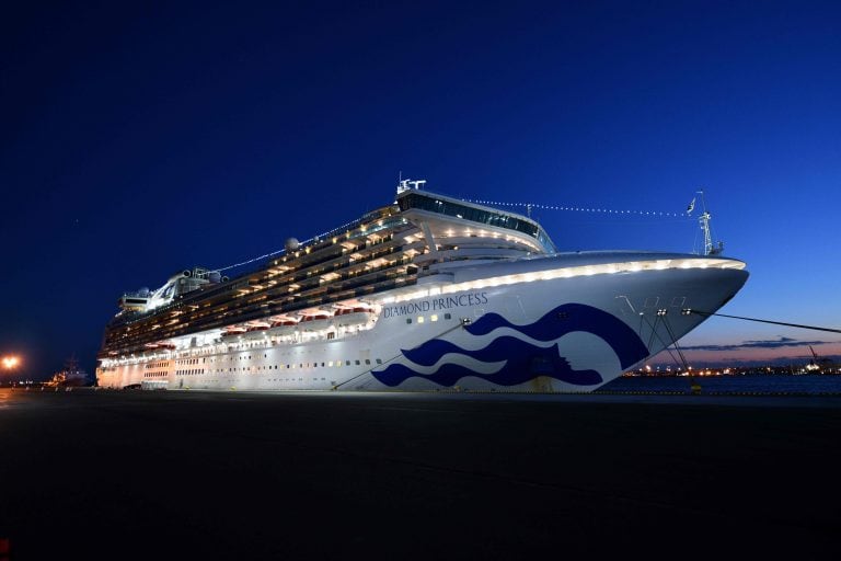 El crucero "Diamond Princess" tiene 3.700 personas a bordo (AFP)