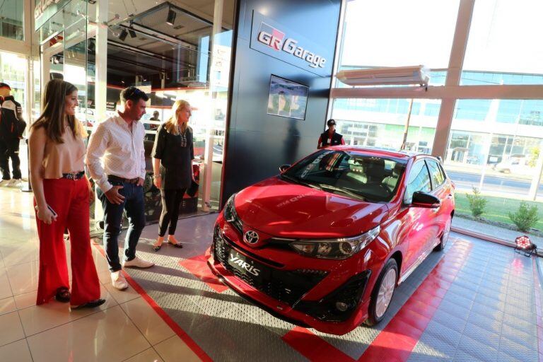 Un Yaris de serie, equipado con accesorios deportivos, que pueden adquirirse en el Gazoo Racing Garage. Fotos gentileza Luis Tórtolo.