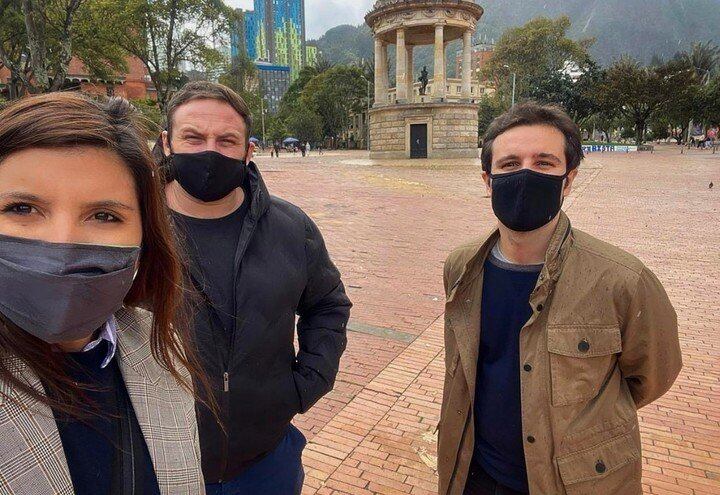 Federico Fagioli, Daniela Vilar y Fernando Collizolli, en Bogotá.