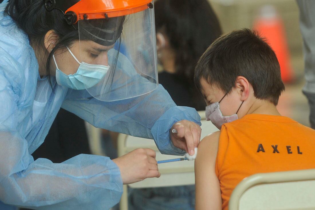 Argentina continuará inmunizando a los menores de 11 años con la vacuna de Sinopharm (Foto Javier Ferreyra)