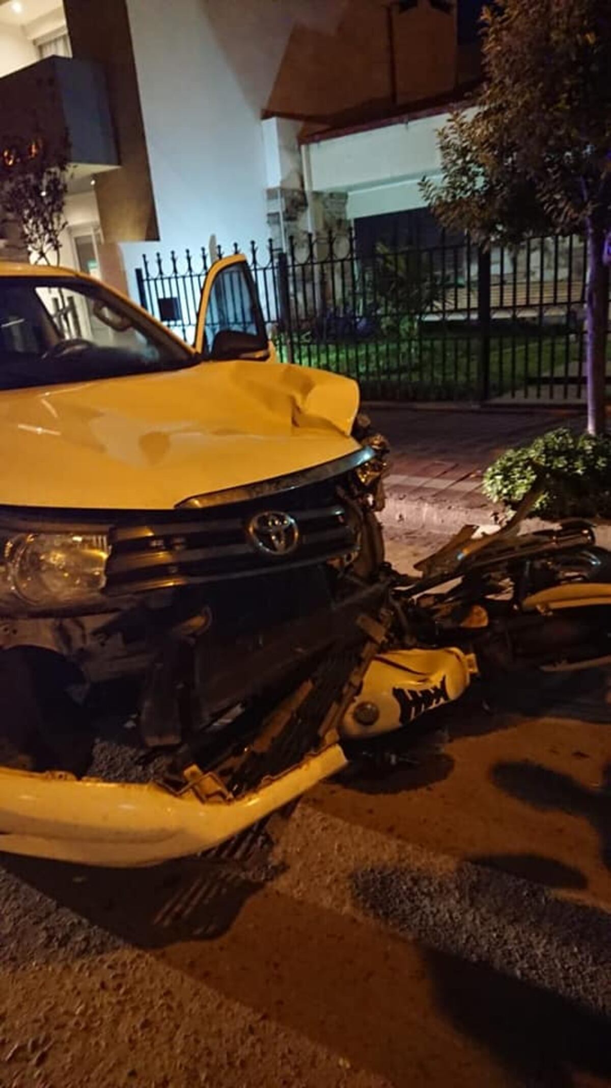 Arroyito: tuvo un accidente, se fue del lugar y luego quedó detenido