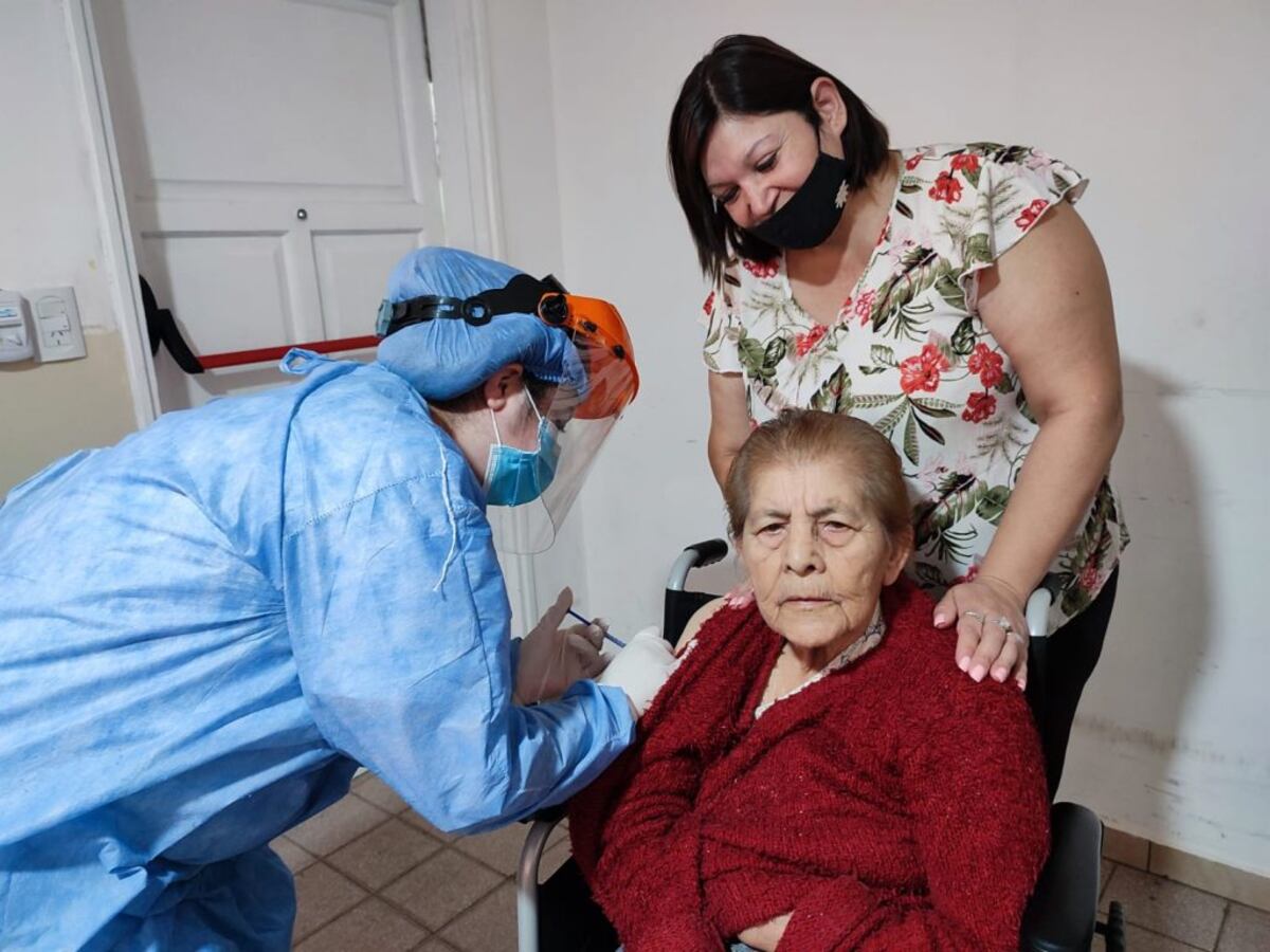 En Arroyito continúa la colocación de la 3º dosis a adultos mayores