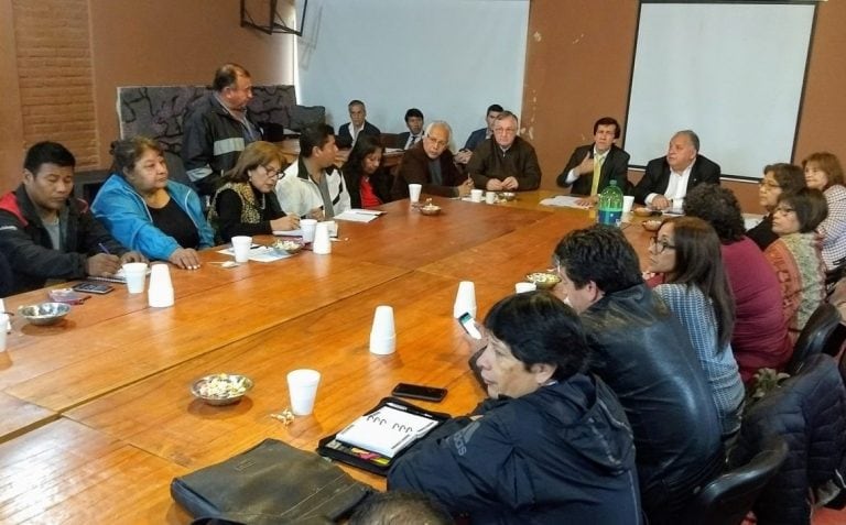 En la reunión de este viernes Gobierno y gremios llegaron a acuerdo sobre la incorporación al sueldo de un aumento no remunerativo y no bonificable para los trabajadores del Estado provincial.