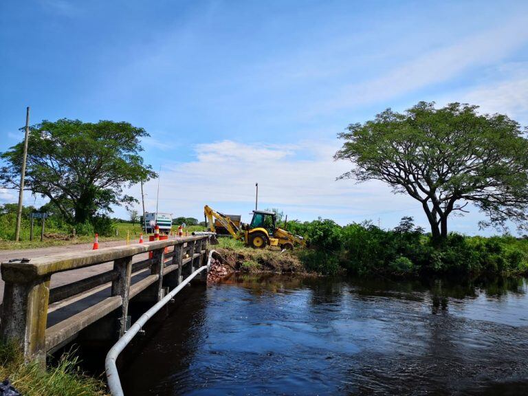 Hundimiento de Ruta Nacional N°12 sobre Arroyo Pehuajó.