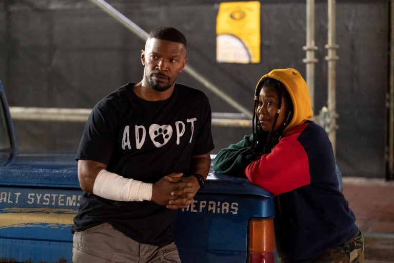 Jamie Foxx y Dominique Fishback en Project Power (NETFLIX)