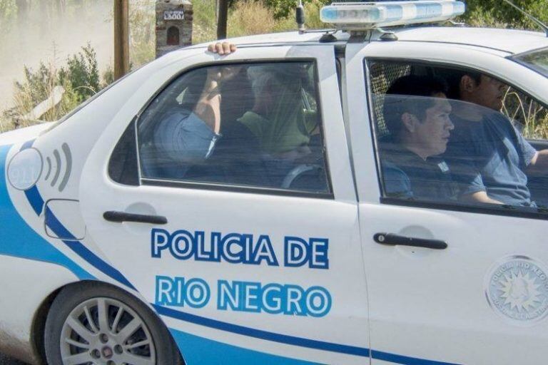 La policía logró detener a uno de los agresores. Foto archivo (lmneuquén).