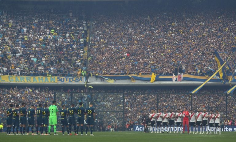 En la Bombonera hubo un minuto de silencio por los hinchas fallecidos.