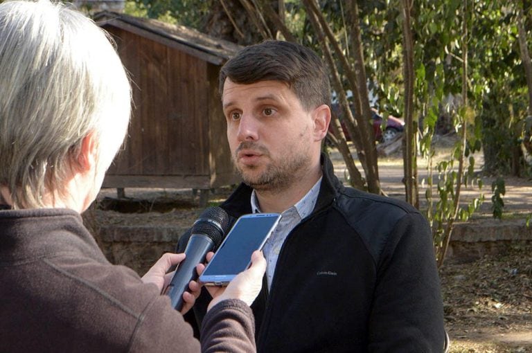 Rodrigo Fernández Engler, director de "Yo, traidor" en pleno rodaje en Saldan, Córdoba.