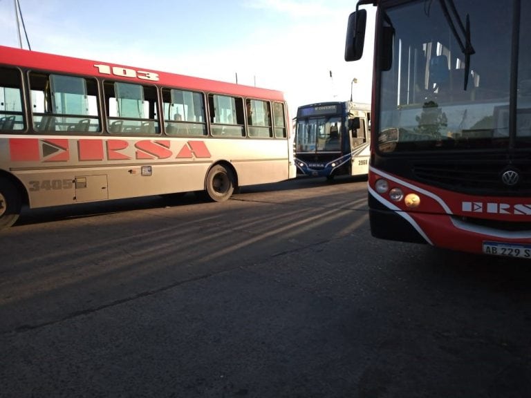 Sigue el paro de colectivos en Corrientes.