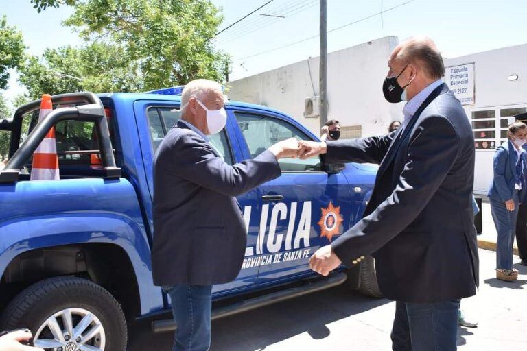 Entrega de móviles policiales en Frontera, Santa Fe