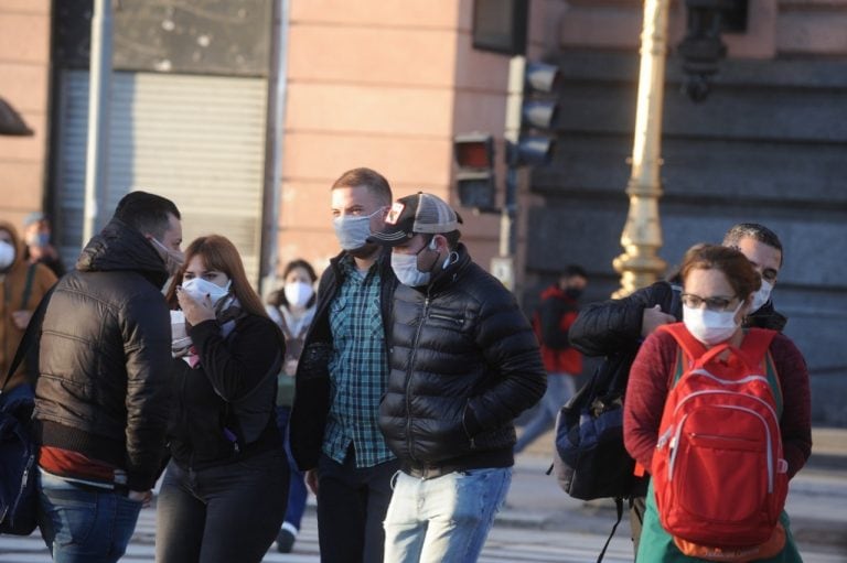 Rige el uso obligatorio de tapabocas en la ciudad de Buenos Aires. (Clarín)