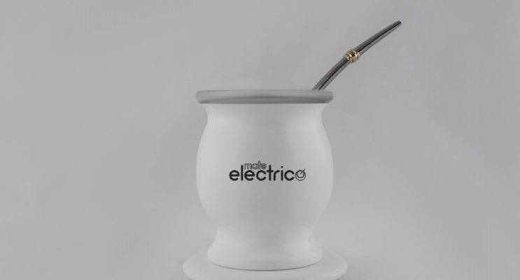 A la hora del mate, la imaginación no tiene límites, como la creación de este mate eléctrico que se difundió recientemente.