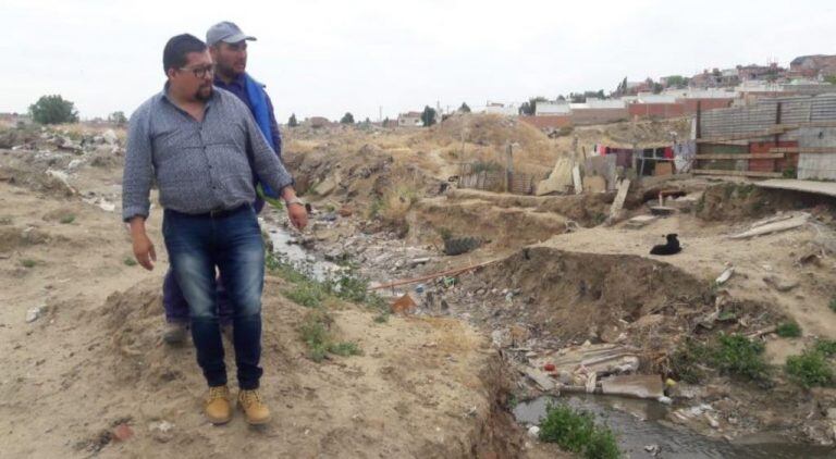 Funcionarios recorren las zonas críticas.