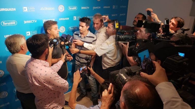 Caruso Lombardi en conferencia de prensa tras asumir como DT de Belgrano.