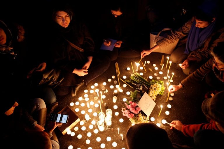 Manifestaciones recuerdan a las víctimas del accidente aéreo. (Foto:EFE/EPA/ABEDIN TAHERKENAREH)