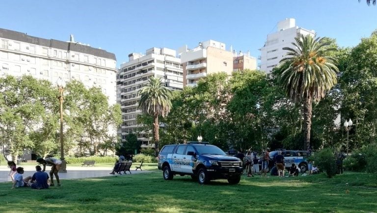 Detuvieron a un dealer que vendía frente a la sede de Gobernación.