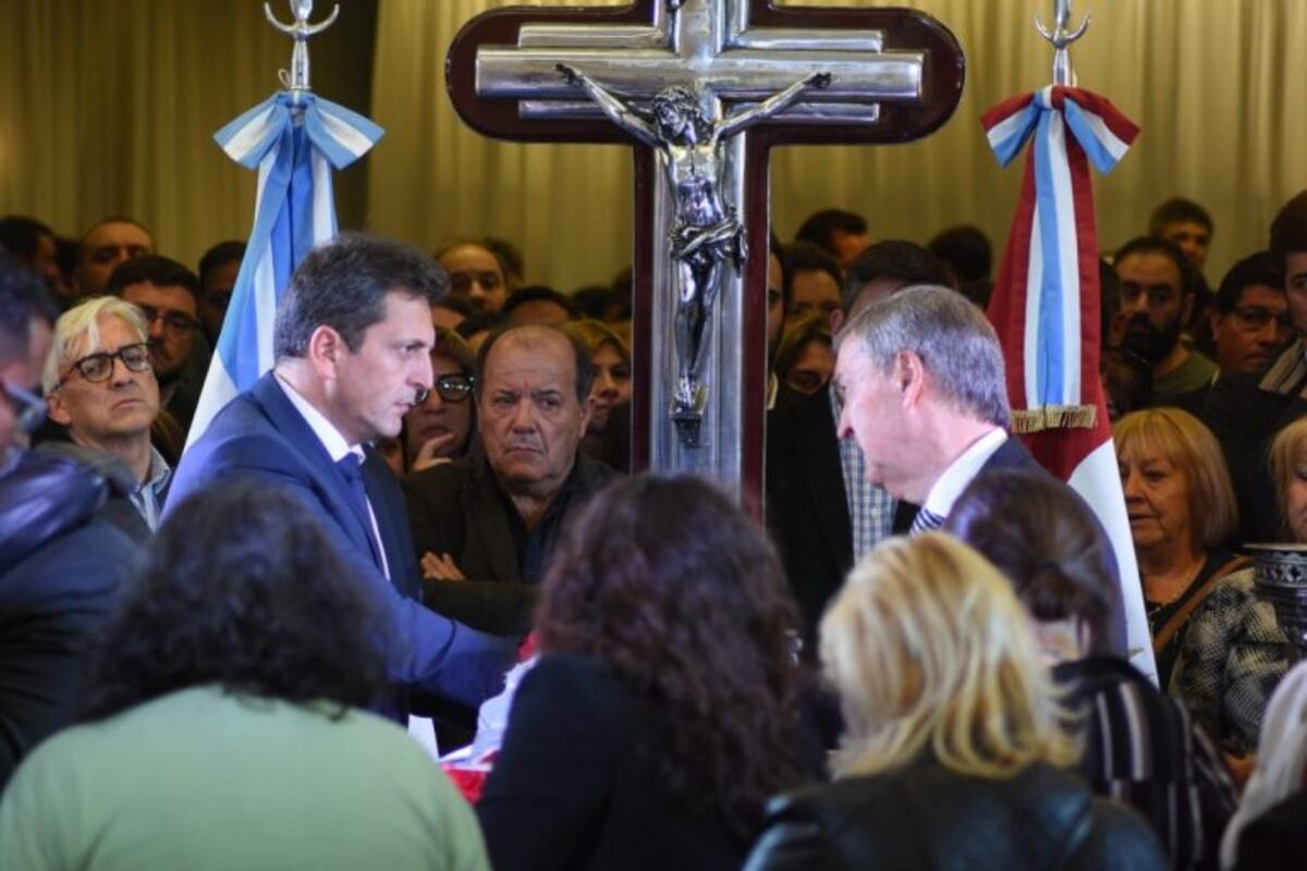 Funcionarios, gremialistas y religiosos en la despedida a De la Sota en el Centro Cívico