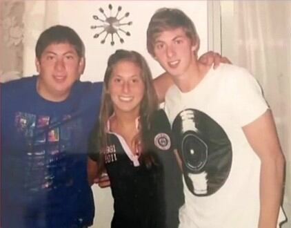 Emiliano Sala junto a sus hermanos Darío y Romina. (Le Sport)