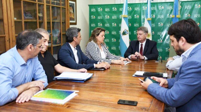 Ziliotto y Alonso durante la reunión en la Municipalidad (Infopico)