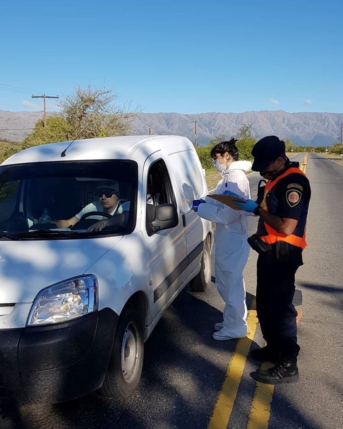 El COE regional otorga permisos de circulación