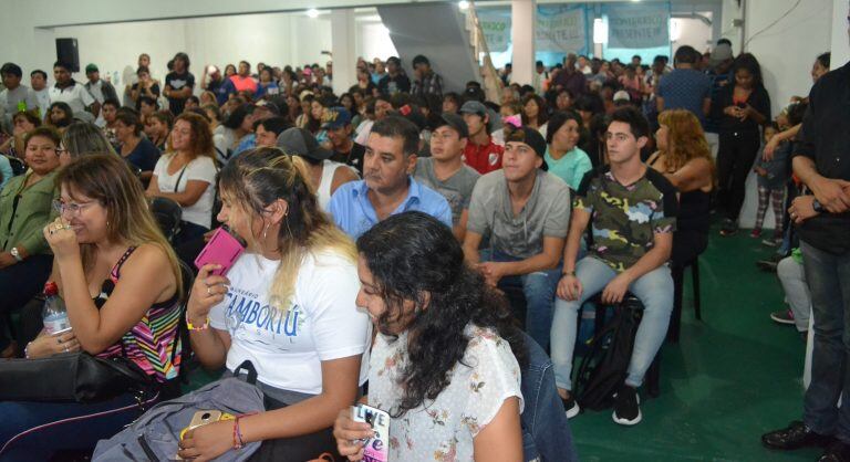 El recinto principal de la Casa de Primero Jujuy, colmado de militantes que se autoconvocaron para respaldar a la dirigencia reunida en plenario.